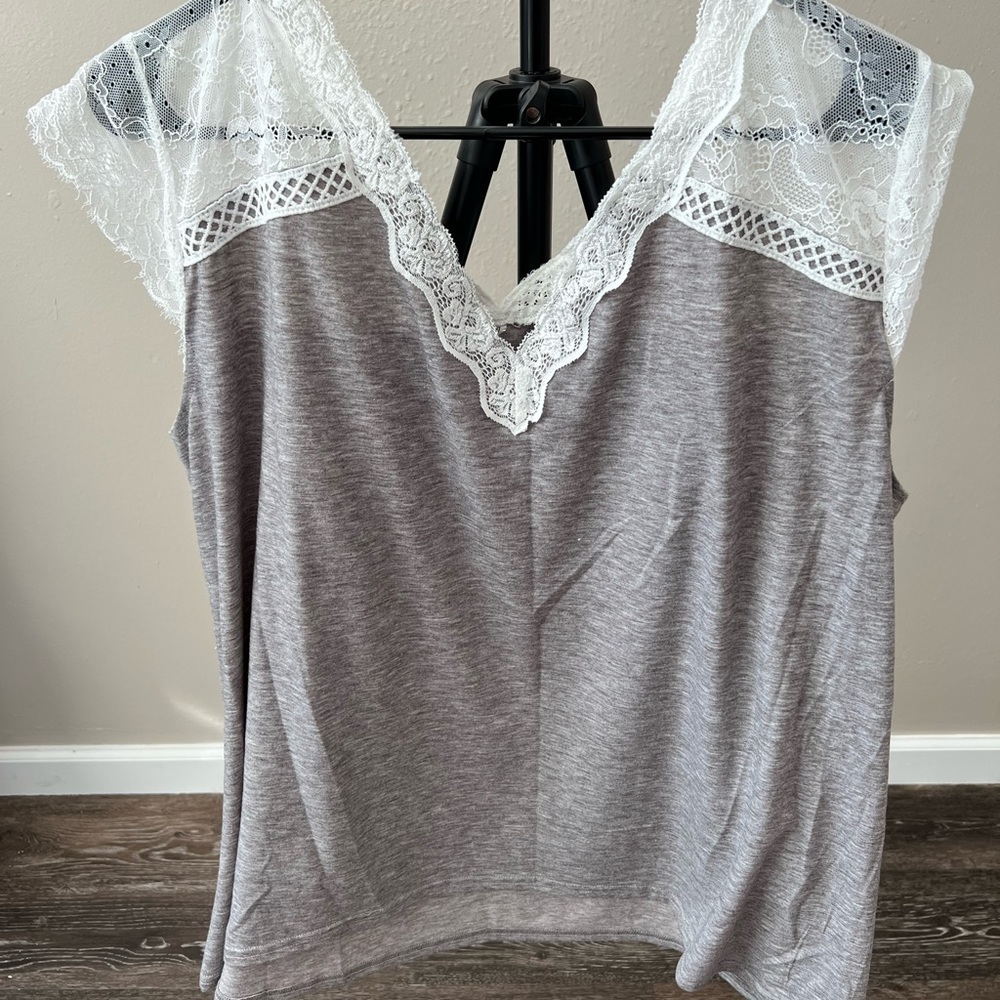 Gray and white unbranded top size 2xl